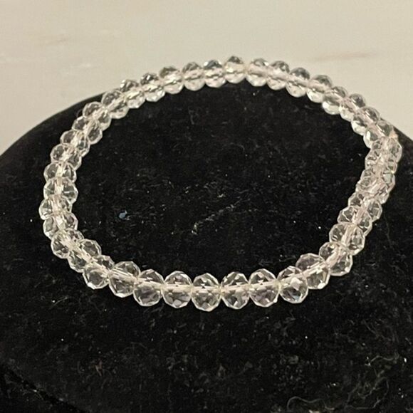 8” Vintage 1980s stackable stretch bracelet with 52 clear beads - Picture 3 of 5